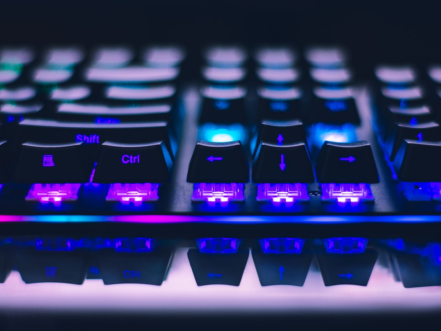 Teclados ergonómicos e inalámbricos